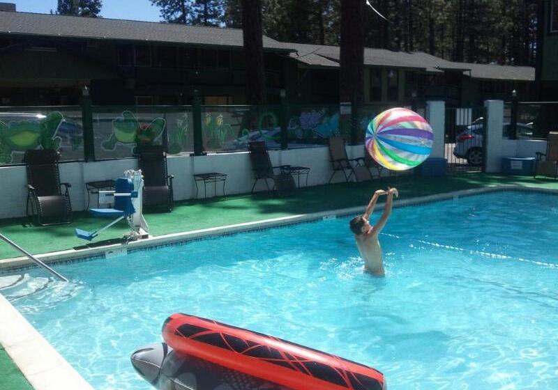 בית מלון כפרי Big Pines Mountain House