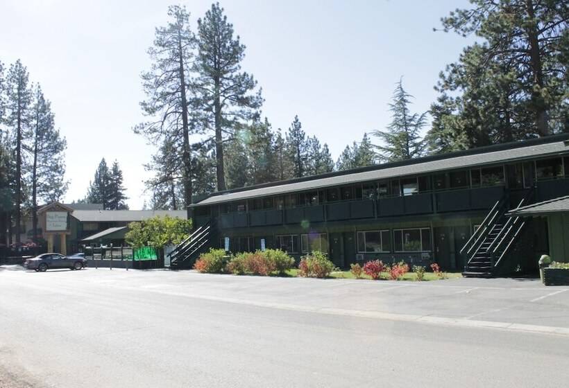 בית מלון כפרי Big Pines Mountain House