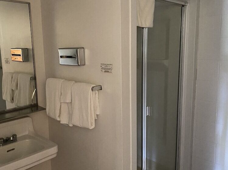 בית מלון כפרי Big Pines Mountain House