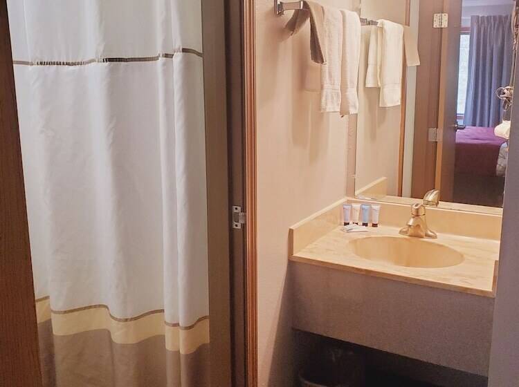 בית מלון כפרי Blackstone Lodge And Suites