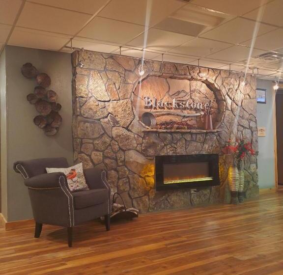 בית מלון כפרי Blackstone Lodge And Suites