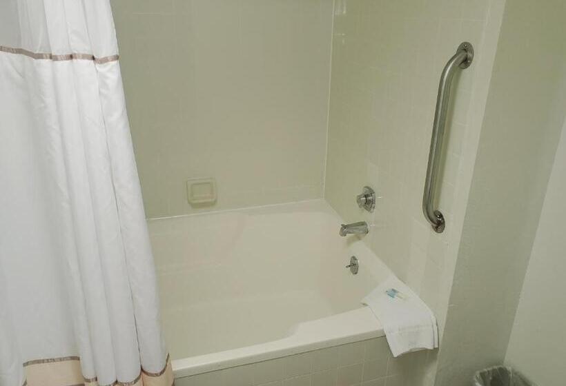 בית מלון כפרי Blackstone Lodge And Suites