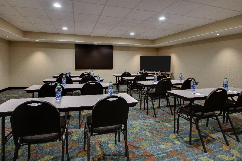 Отель Candlewood Suites Wichita East, An Ihg