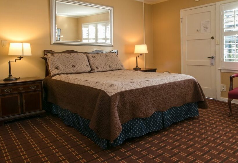 Отель Carmel Wayfarer Inn