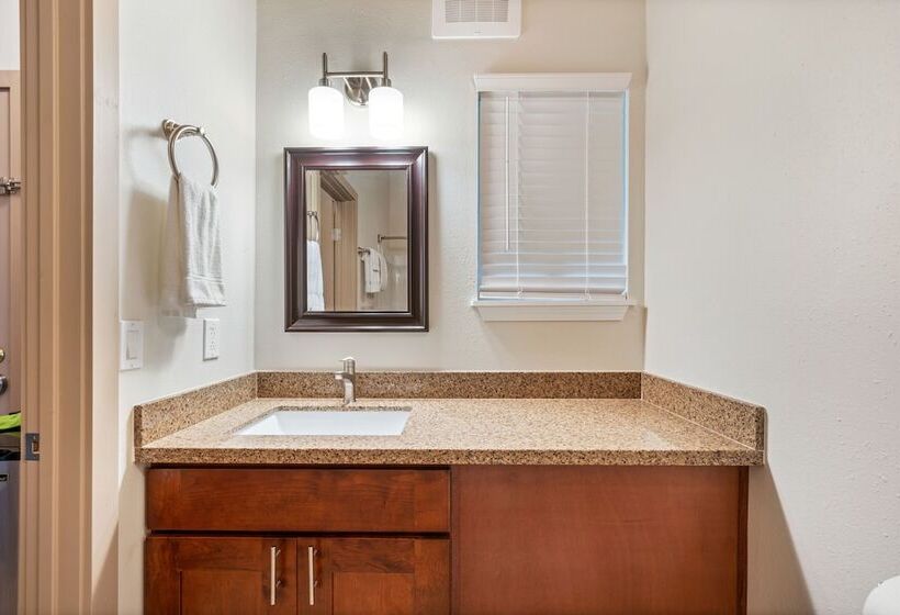 בית מלון כפרי Castle Waimea Country Lodge