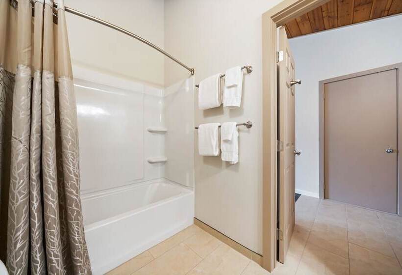 בית מלון כפרי Castle Waimea Country Lodge