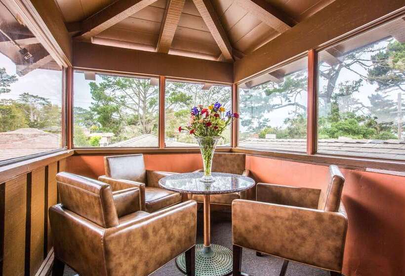 בית מלון כפרי Clarion  Collection Wilkie S Inn Pacific Grove  Monterey