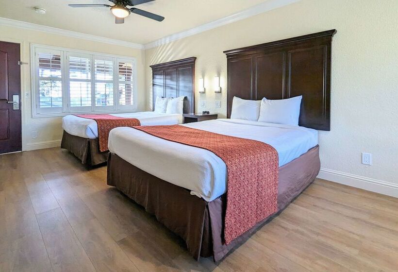 בית מלון כפרי Clarion  Collection Wilkie S Inn Pacific Grove  Monterey