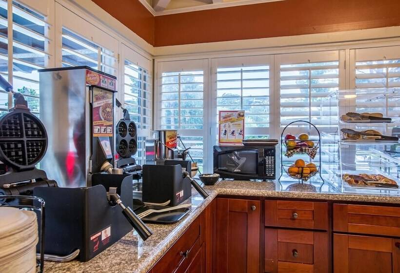 فندق Clarion  Collection Wilkie S Inn Pacific Grove  Monterey