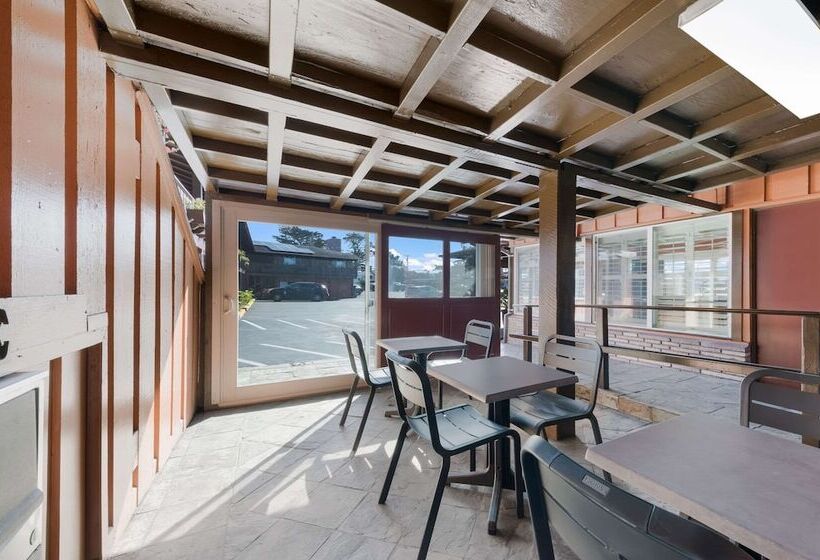 בית מלון כפרי Clarion  Collection Wilkie S Inn Pacific Grove  Monterey