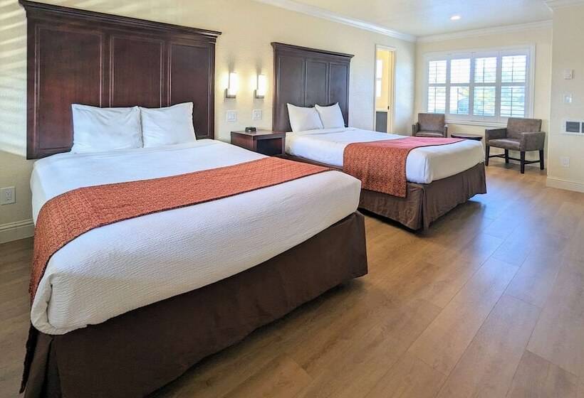 בית מלון כפרי Clarion  Collection Wilkie S Inn Pacific Grove  Monterey