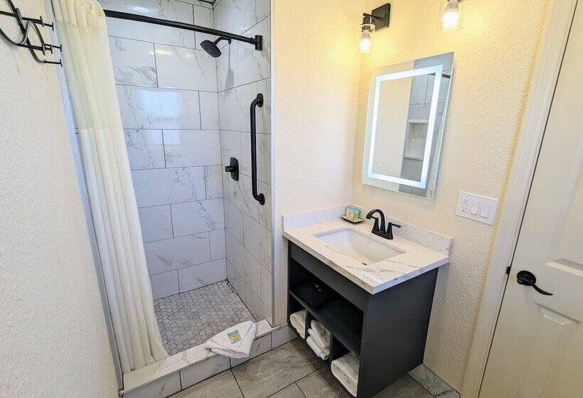 فندق Clarion  Collection Wilkie S Inn Pacific Grove  Monterey