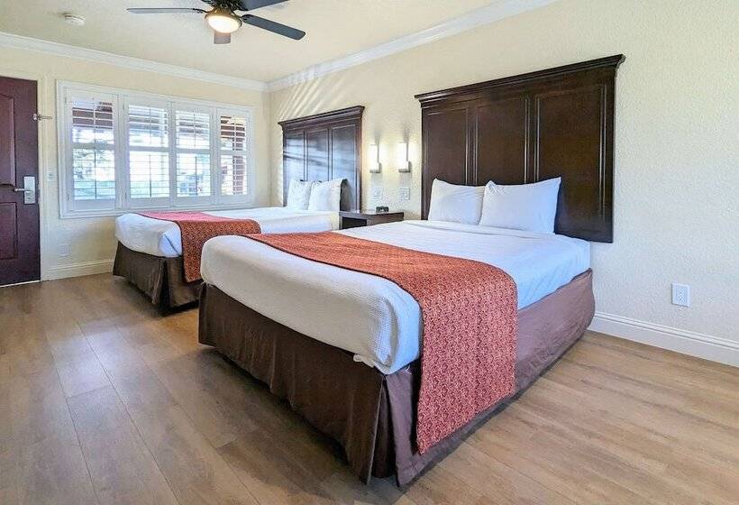 בית מלון כפרי Clarion  Collection Wilkie S Inn Pacific Grove  Monterey