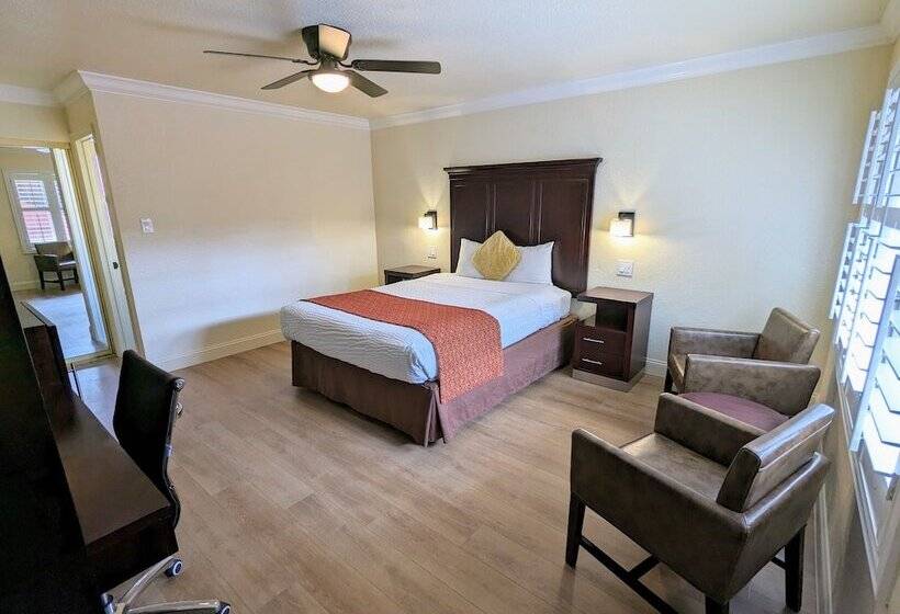בית מלון כפרי Clarion  Collection Wilkie S Inn Pacific Grove  Monterey