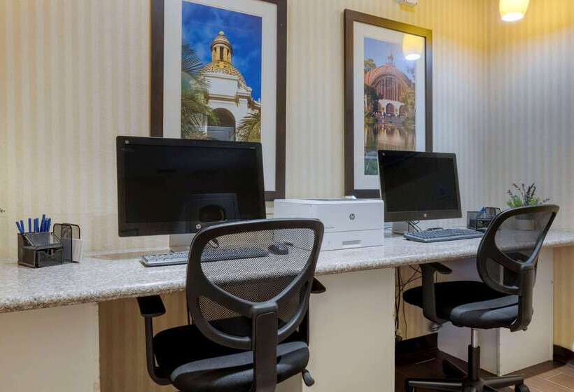 בית מלון כפרי Comfort Inn Gaslamp Convention Center