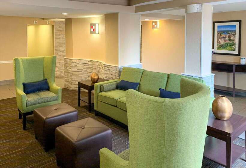 هتل Comfort Inn & Suites East Hartford  Hartford