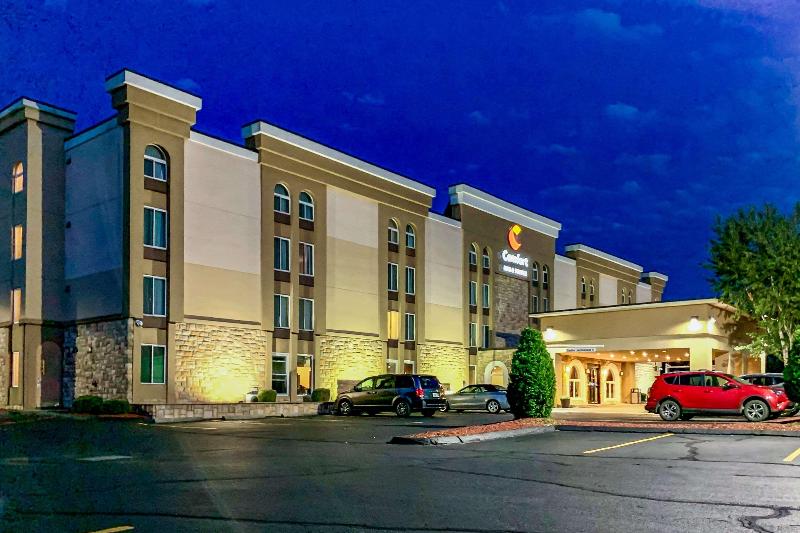 هتل Comfort Inn & Suites East Hartford  Hartford