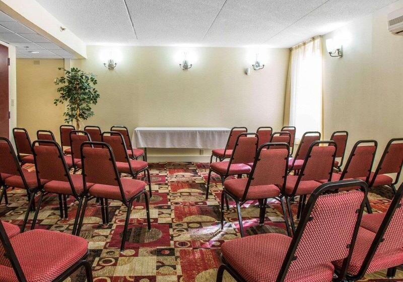 هتل Comfort Inn & Suites East Hartford  Hartford