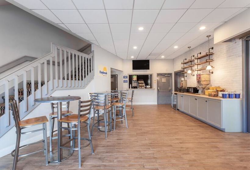 ホテル Days Inn & Suites By Wyndham Lancaster Amish Country