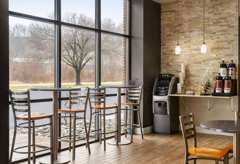 ホテル Days Inn & Suites By Wyndham Lancaster Amish Country