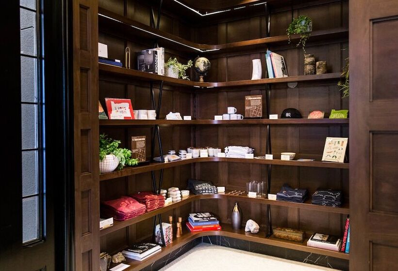 בית מלון כפרי Dossier