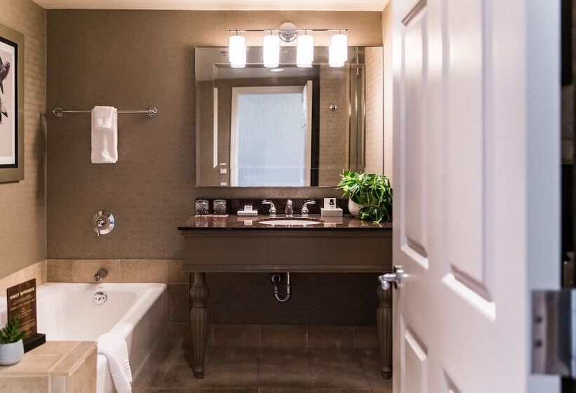 בית מלון כפרי Dossier