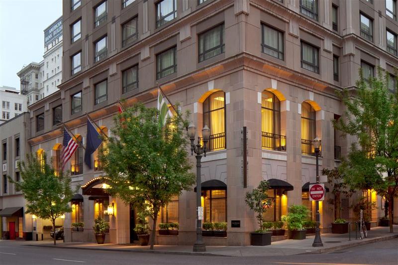 בית מלון כפרי Dossier