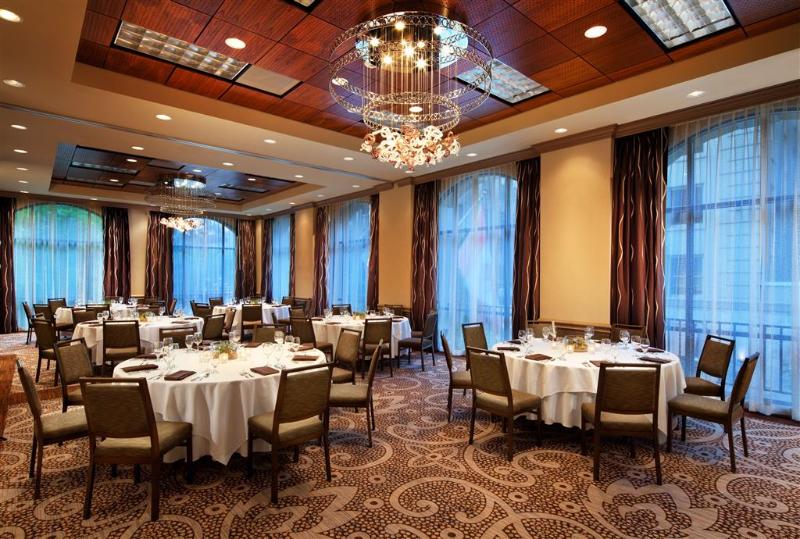 בית מלון כפרי Dossier