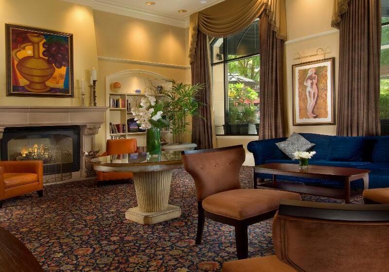 בית מלון כפרי Dossier