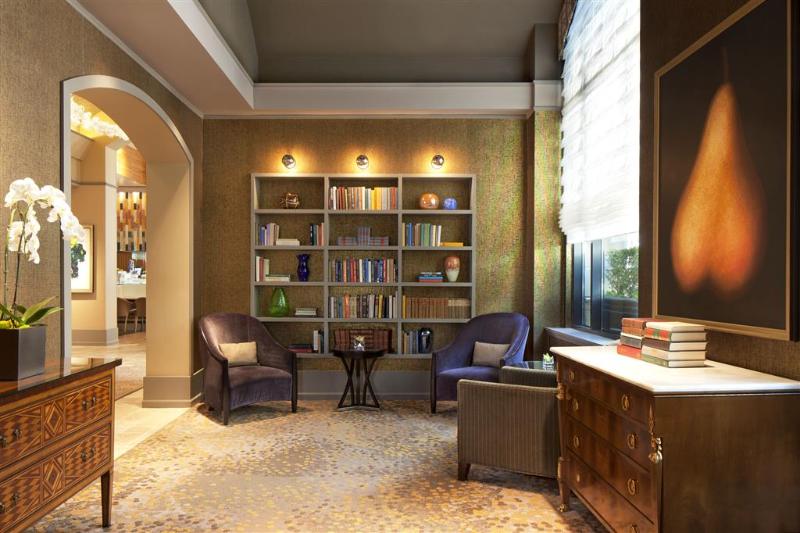 בית מלון כפרי Dossier