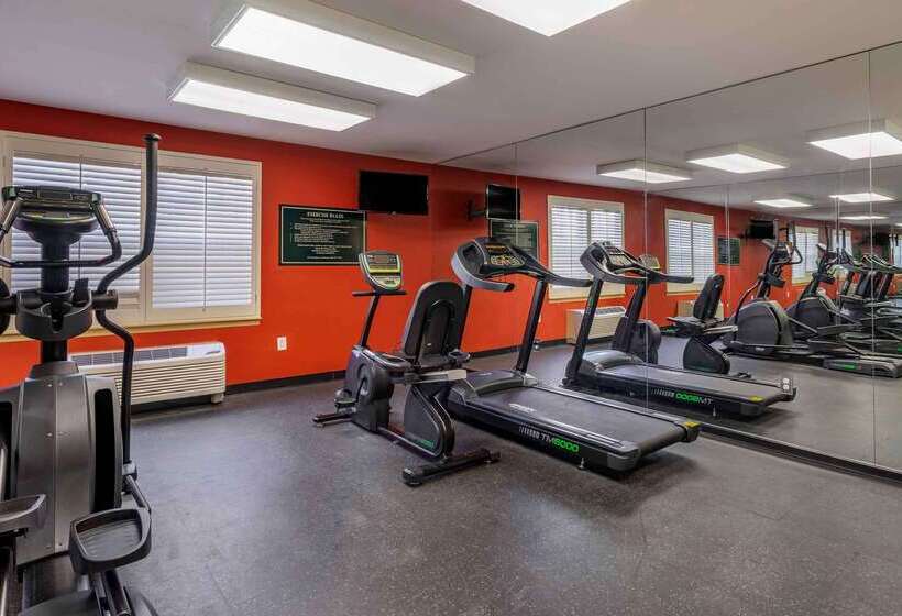 בית מלון כפרי Extended Stay America Suites   Tampa   Airport   N Westshore Blvd