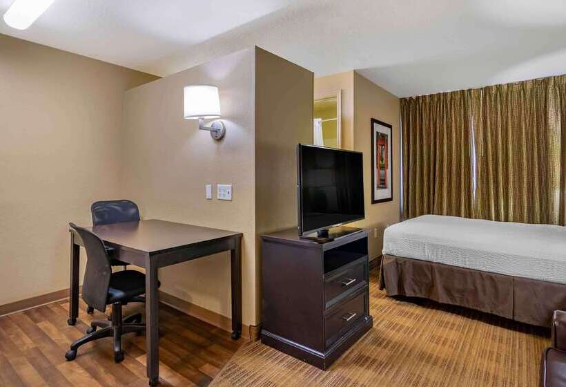 בית מלון כפרי Extended Stay America Suites   Tampa   Airport   N Westshore Blvd