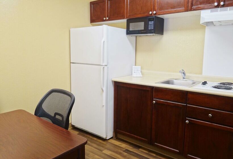 Отель Extended Stay America Suites Kansas City Overland Park Metcalf Ave