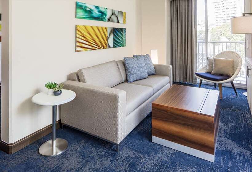 Отель Hilton Garden Inn Waikiki Beach