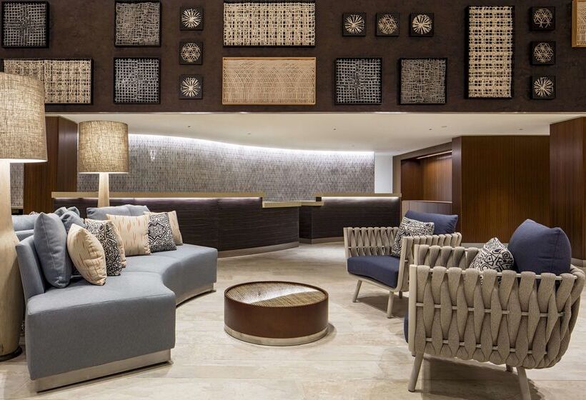 Отель Hilton Garden Inn Waikiki Beach