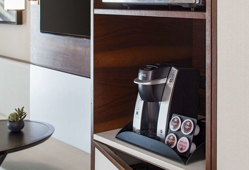 Отель Hilton Garden Inn Waikiki Beach