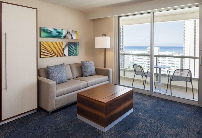 Отель Hilton Garden Inn Waikiki Beach