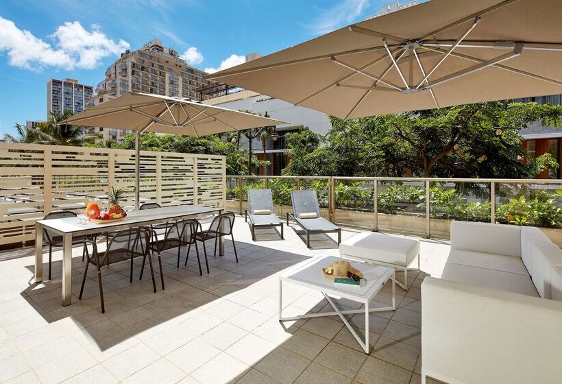 Отель Hilton Garden Inn Waikiki Beach