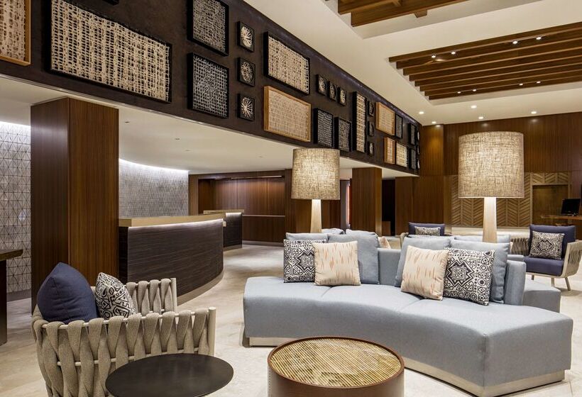 Отель Hilton Garden Inn Waikiki Beach