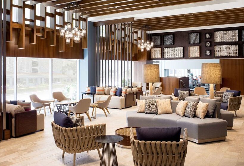 Отель Hilton Garden Inn Waikiki Beach