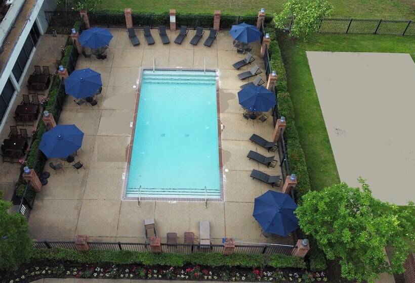 Historic Whispering Woods Hotel & Conference Center