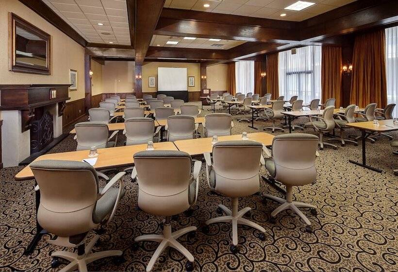 Historic Whispering Woods Hotel & Conference Center