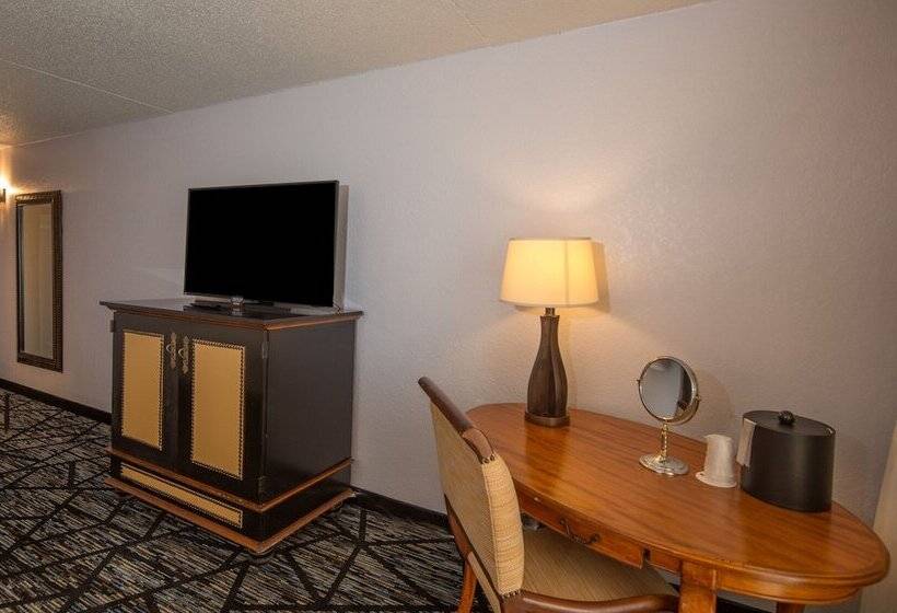 Historic Whispering Woods Hotel & Conference Center