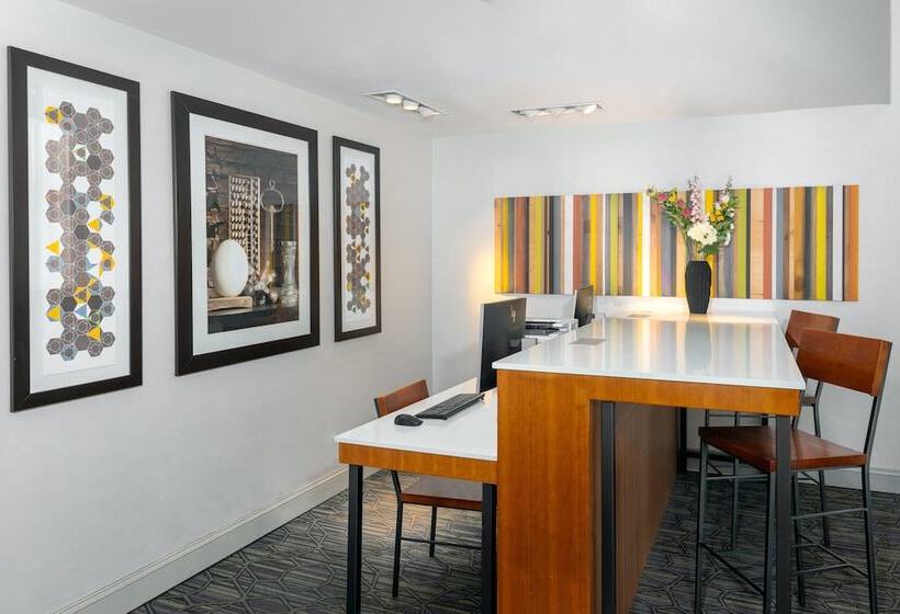 فندق Holiday Inn Express Miami Airport Doral Area, An Ihg