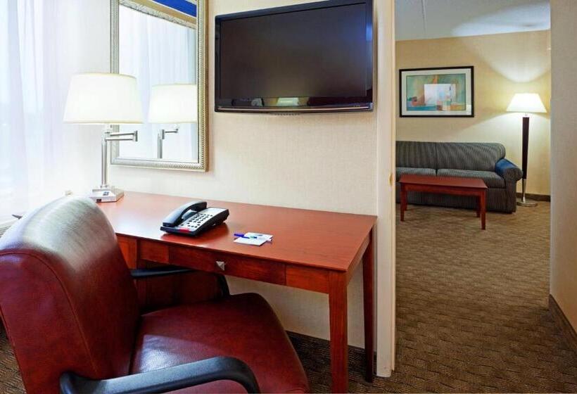 Отель Holiday Inn Express Ramsey Mahwah, An Ihg