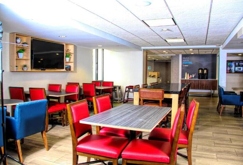 Отель Holiday Inn Express Rochester   Greece, An Ihg