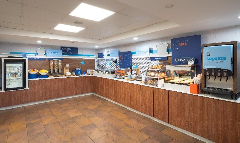 Отель Holiday Inn Express Rochester   Greece, An Ihg