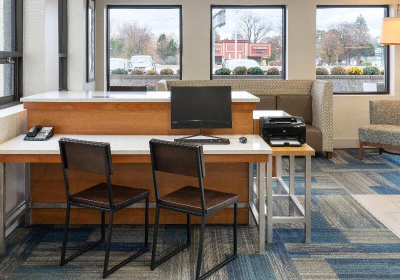 Отель Holiday Inn Express Rochester   Greece, An Ihg