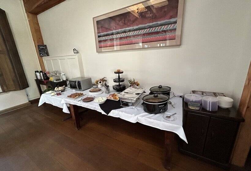 Отель Inn At Vanessie