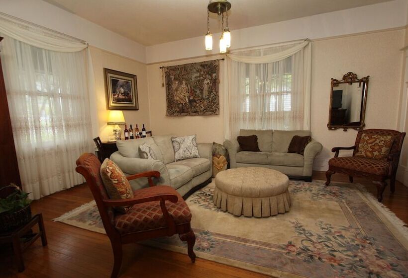 호텔 Kelley & Young Wine Garden Inn